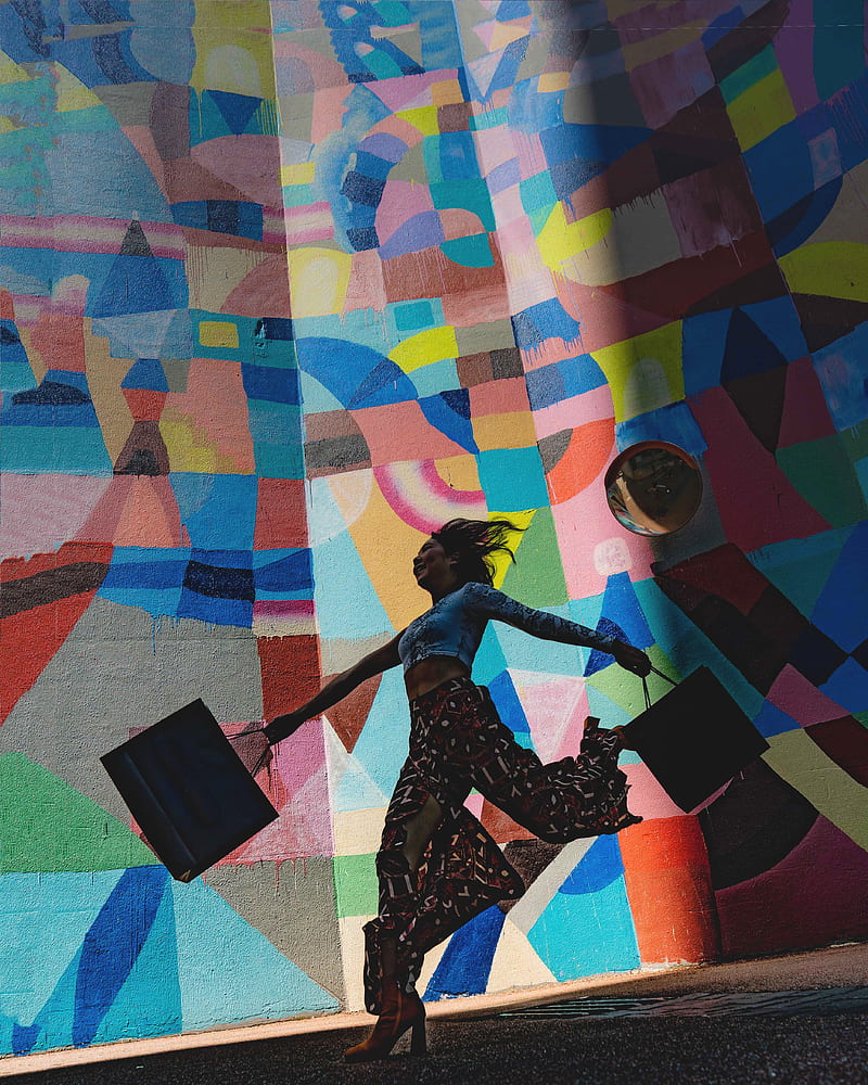 woman holding bag beside mural painting, HD phone wallpaper