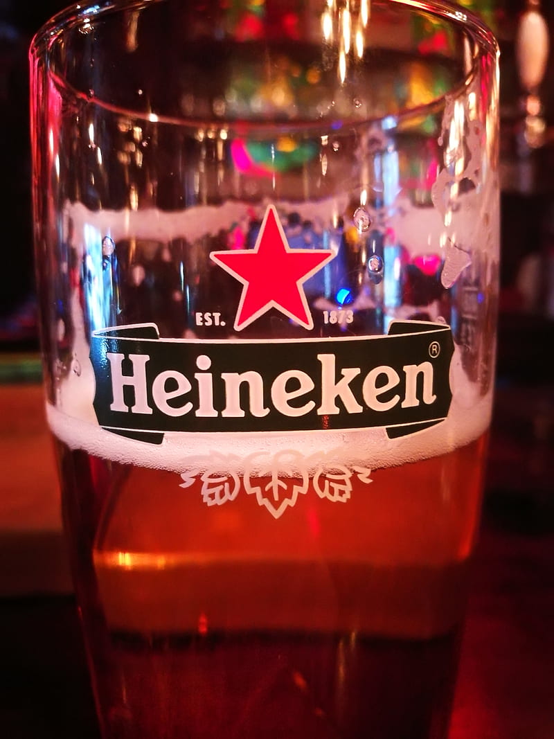 Glass of Heineken, bar, beer, cozy, drink, kingmixer, rosie mcgee, HD phone wallpaper