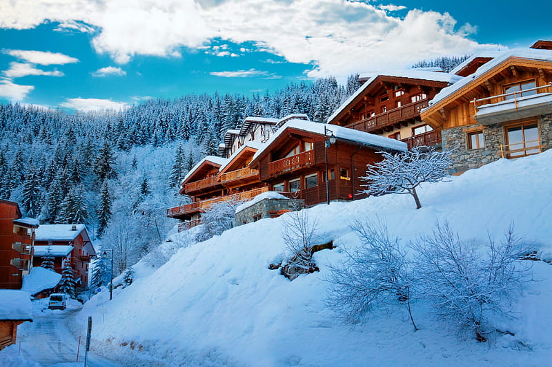 Ski resort with winter chalets - France, resort, vacation, France, bonito, ski, winter, mountain, snow, chalets, HD wallpaper
