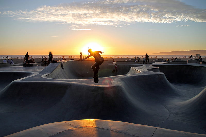 silhouette of man riding skateboard on skateboard ramp field, HD wallpaper