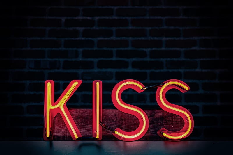 red Kiss neon signage, HD wallpaper
