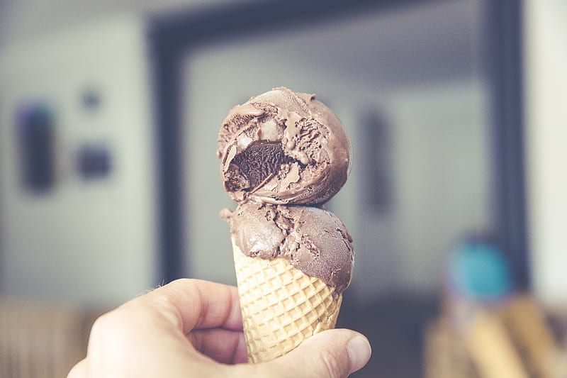 selective focus graphy of chocolate ice cream on brown cone, HD wallpaper