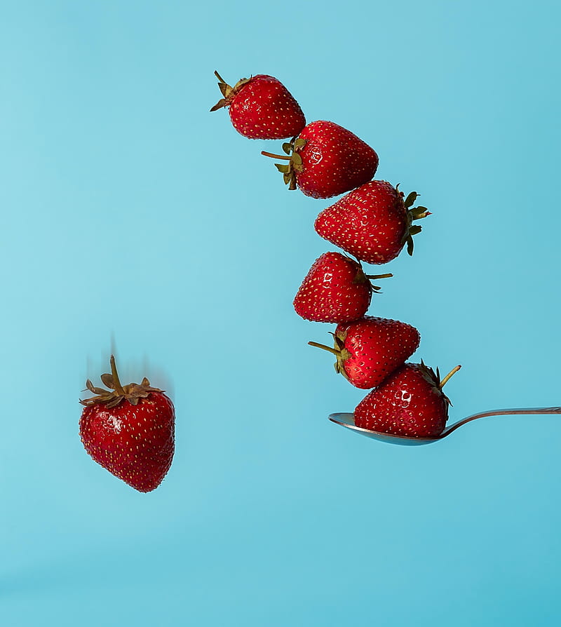 strawberry, berry, spoon, blue, HD phone wallpaper