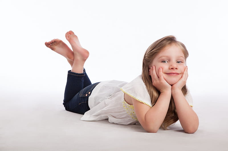 little girl, pretty, adorable, sightly, sweet, nice, beauty, face, child, bonny, lovely, lying, pure, blonde, baby, cute, feet, white, Hair, little, Nexus, bonito, dainty, kid, graphy, fair, people, pink, Belle, comely, fun, smile, studio, girl, princess, childhood, HD wallpaper
