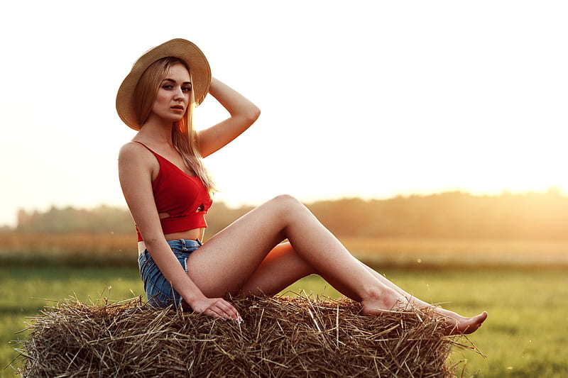 Cowgirl on a Straw Bale, bale, cowgirl, model, shorts, blonde, HD wallpaper