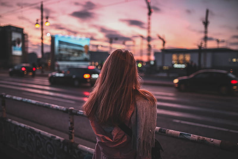 woman standing on rail facing road at dusk, HD wallpaper