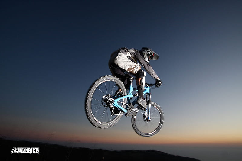 Jumping to the world, mountain, bycicle, dom, mountainbike, bike, ride, downhill, HD wallpaper