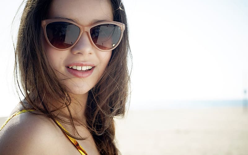 Smile, Brunette, Sunglasses, American, Celebrity, Actress, Hailee ...