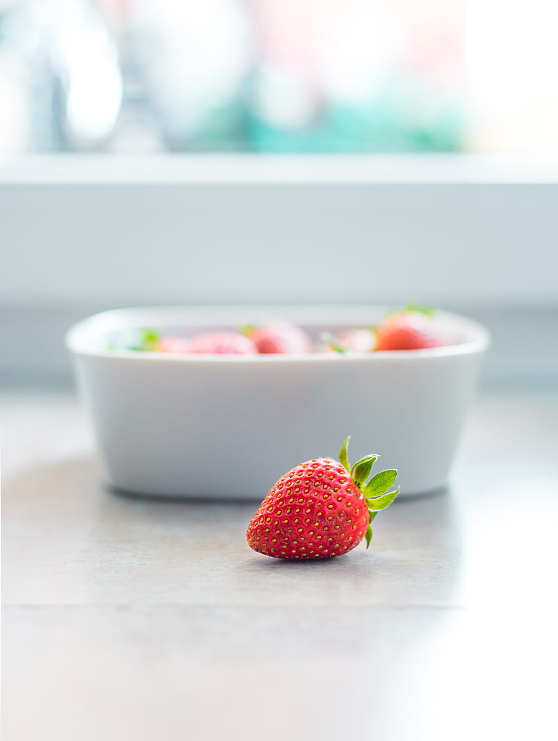 Strawberry, berry, blur, food, HD phone wallpaper | Peakpx