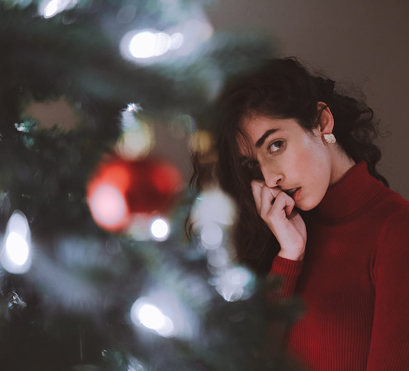 woman standing near green Christmas tree, HD wallpaper