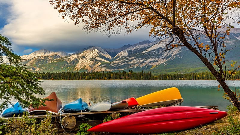 Boats at Edith lake, Canada, autumn, mountain, lake, colorful, canoe, tranquiulity, Canada, beautiful, serenity, quiet, reflection, America, boats, HD wallpaper