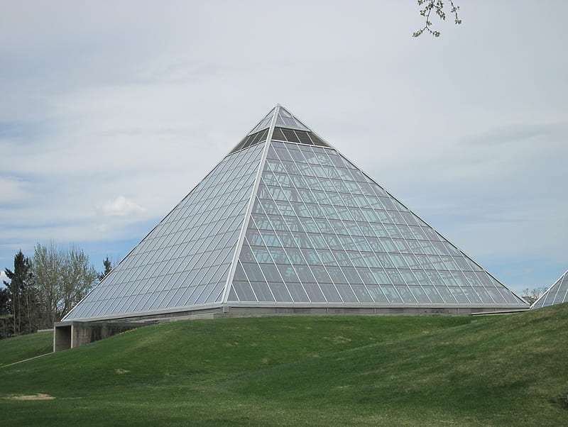 The Glass Pyramids Botanical Gardens, Modern, green, grass, Botanical gardens, pyramids, clouds, Glass, HD wallpaper