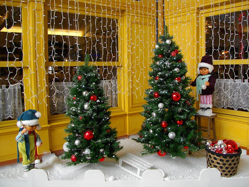 Christmas Eve, red, dolls, christmas, decoration, christmas ball, yellow, green, christmastrees, popular, white, gifts, light, HD wallpaper