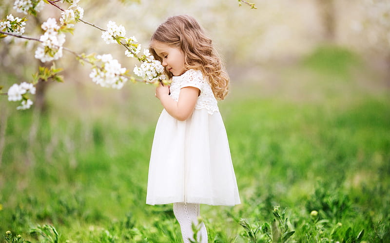 Cute Little Girl Smelling Flowers Closeup, HD wallpaper