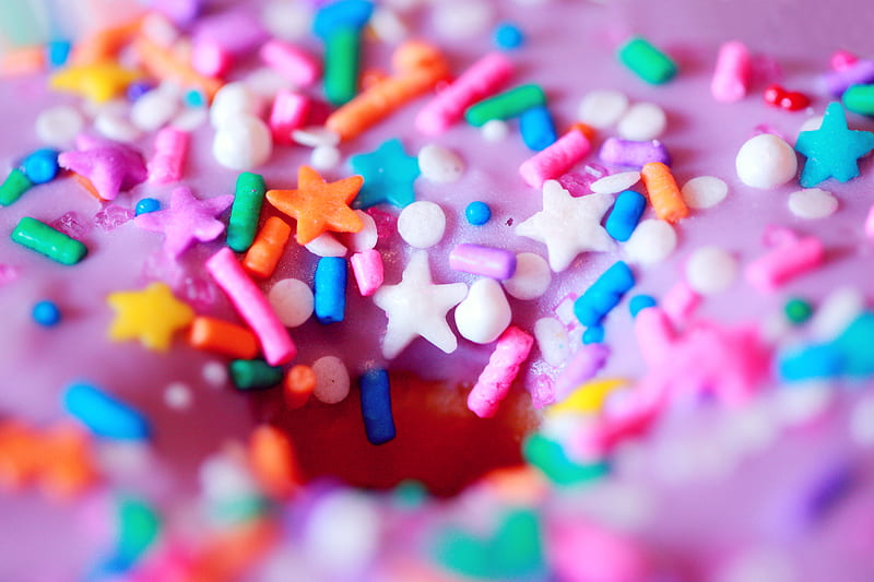 Doughnut topped with colorful Sprinkles, HD wallpaper