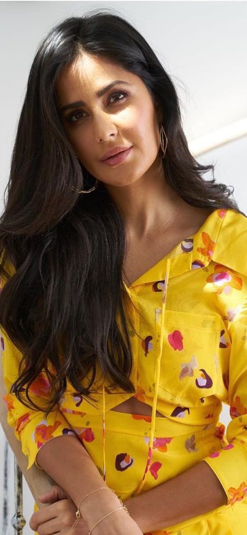 Katrina Kaif, bonito, bollywood, yellow, HD phone wallpaper