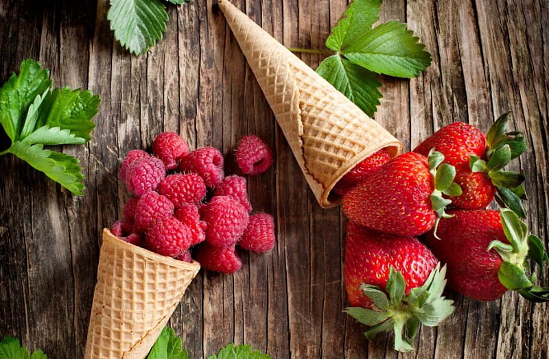 Fresh Berries, strawberry, berries, fresh, wafer cone, raspberry, HD wallpaper