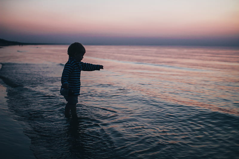 toddler on shore, HD wallpaper