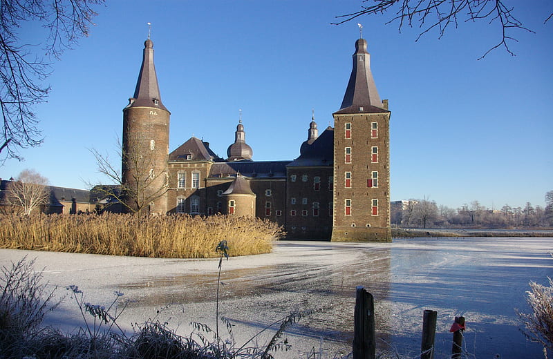 Dutch Castle Hoensbroek, dutch, holland, winter, netherlands, medieval, snow, bridge, tower, middle ages, ice, castle, HD wallpaper