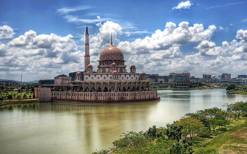 Mosque In Kuala Lumpur, architecture, malaysia, monuments, buildings, bonito, sky, clouds, kuala lumpur, water, mosque, nature, HD wallpaper