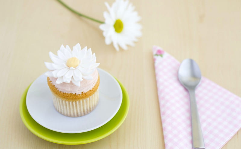 Cupcake, food, yellow, sweet, dessert, green, flower, white, cream, daisy, HD wallpaper
