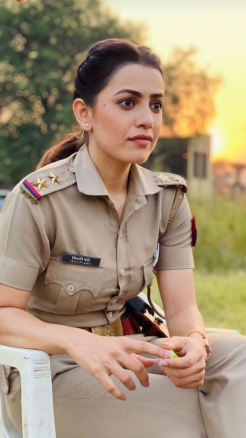 Ladies Police, Officer Sitting On Chair, police officer sitting on chair, indian police, HD phone wallpaper