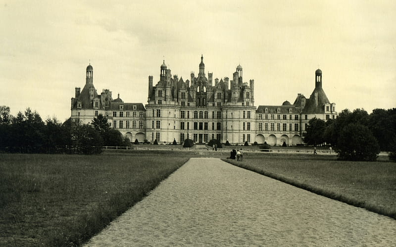 Chateau de Chambord in 1954, architecture, black and white, bonito, old kid, 1900, graphy, nice, big, renaissance, stone, beauty, chambord, amazing, ancient, black, cool, loire, medieval, france, awesome, great, castle, history, HD wallpaper