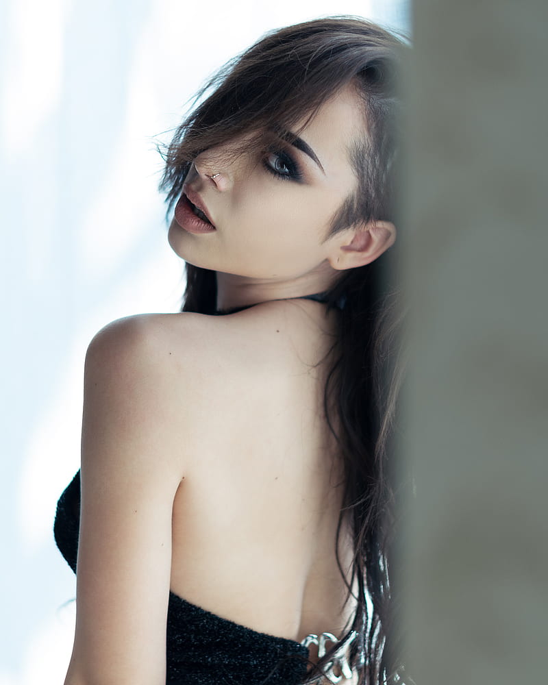 dark hair, face, women, model, Giulia Biagioli, brunette, bare shoulders, nose ring, HD phone wallpaper