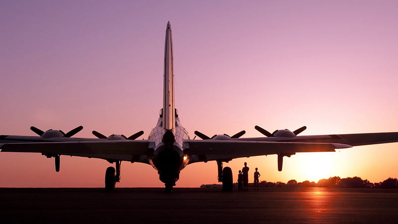 B17 Flying Fortress at dusk, world, boeing, dusk, sunset, old, wwii, classic, bomber, vintage, guerra, b-17, ww2, antique, airplane, plane, flying, fortress, b17, HD wallpaper