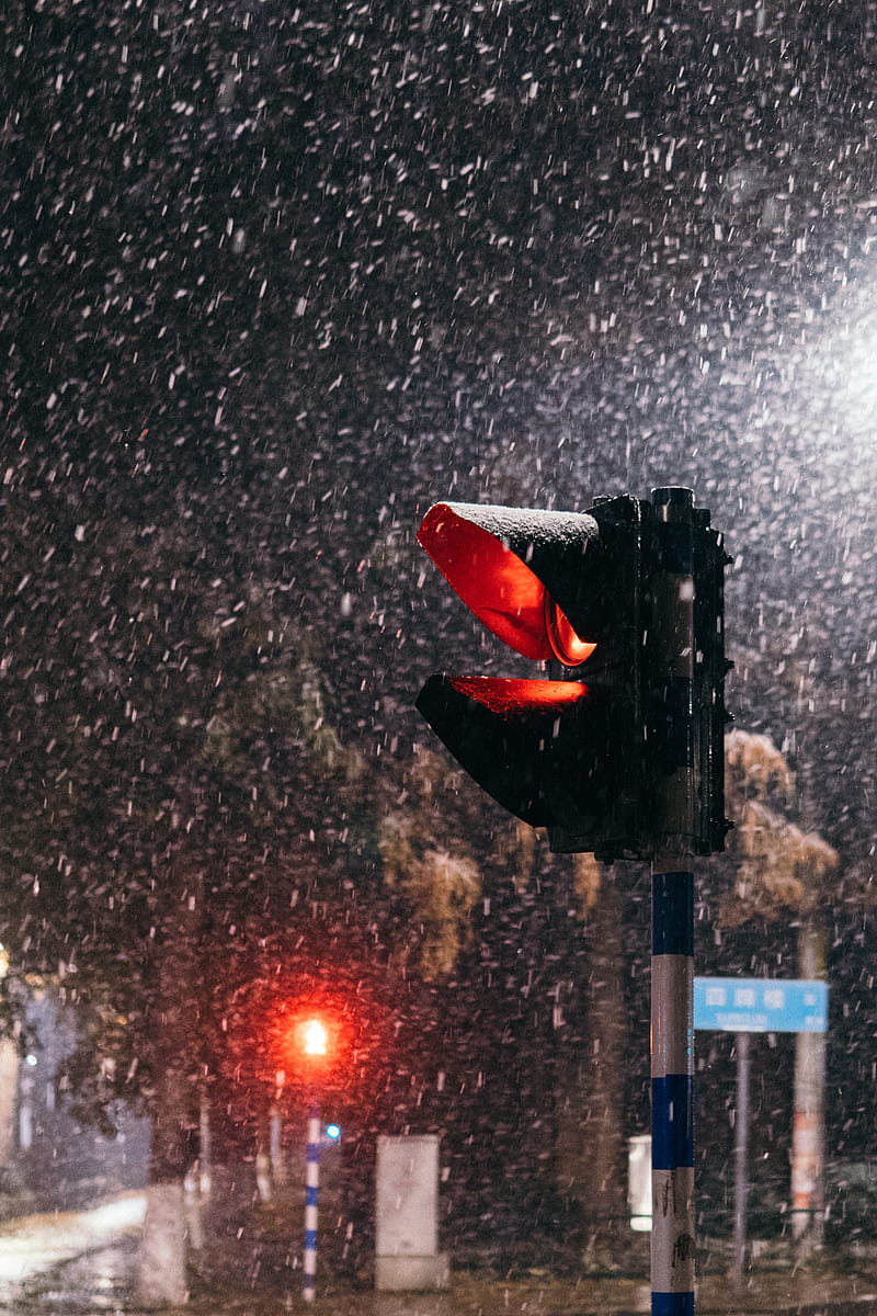 red traffic light on road during night time, HD phone wallpaper