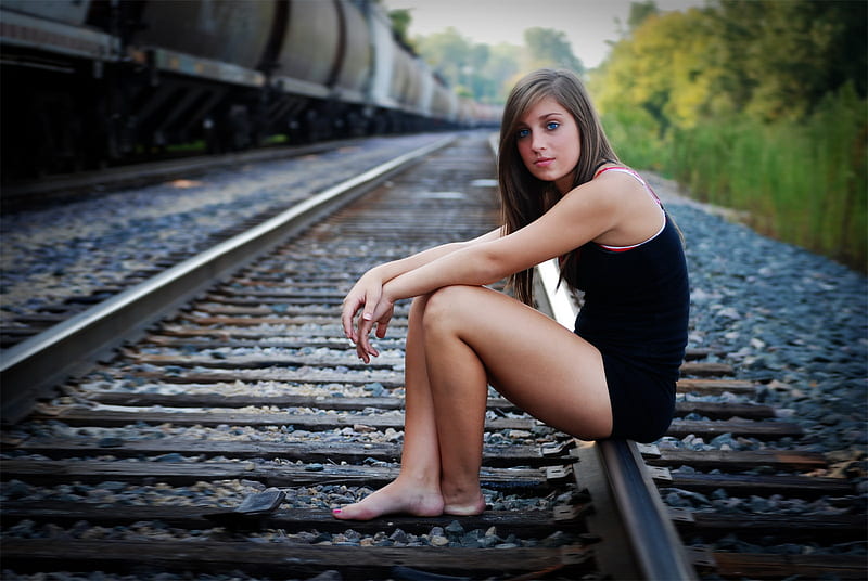 Working On The Railroad, railroad, babe, brown, legs, bonito, woman, sexy, brunette, hair, girl, rail, hot, eyes, HD wallpaper
