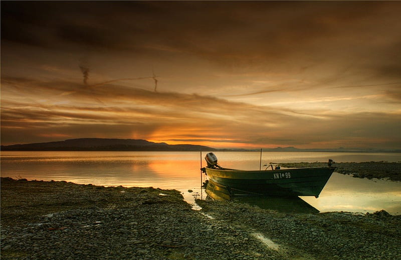 Lonely Boat, beach, motorboat, sky, sea, HD wallpaper