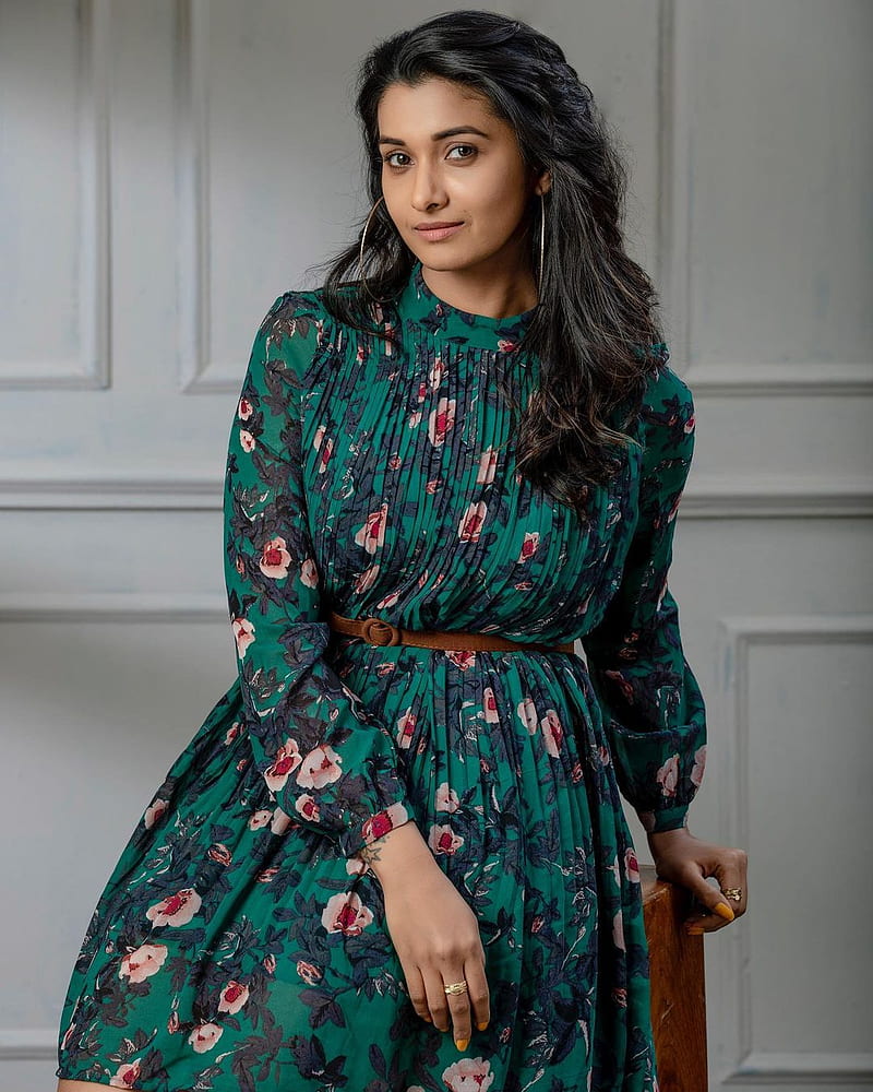 priya bhavani shankar, dress, joint, HD phone wallpaper