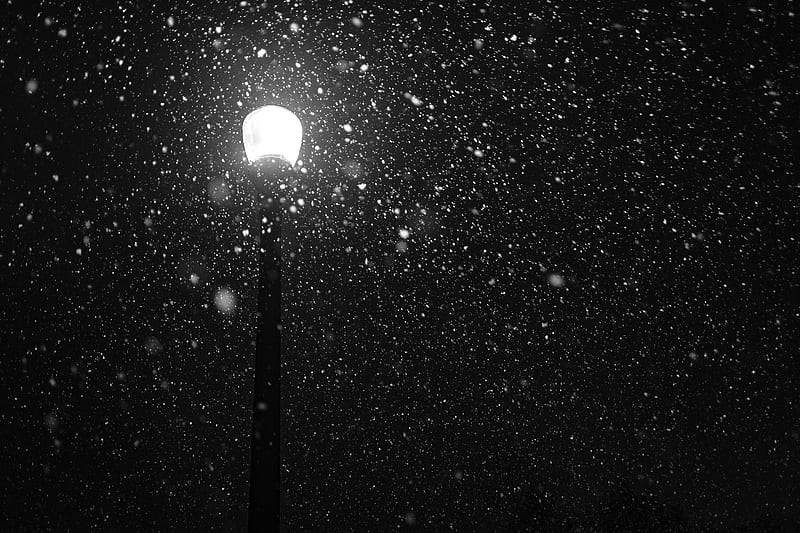 lamppost, snow, light, glare, night, bw, HD wallpaper