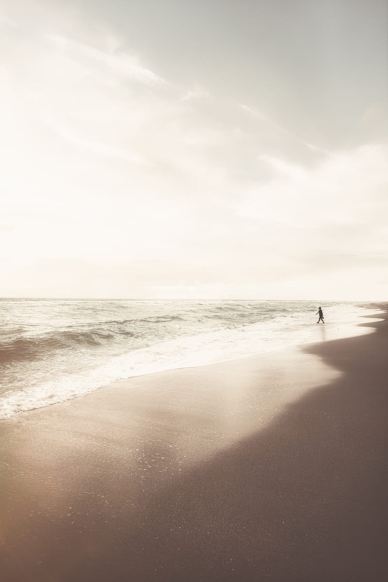Silhouette of Person Walking on Beach, HD phone wallpaper