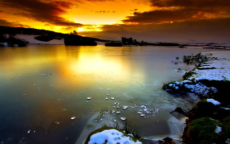 GOLDEN SUNSET, debris, dusk, ice, sunset, scotland, sky, lake, winter, HD wallpaper
