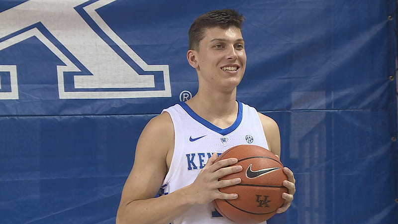 Smiley Tyler Herro Is Having Basketball In Hands While Posing For A Sports, HD wallpaper