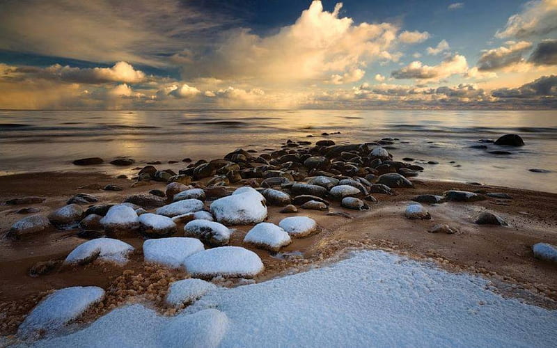 Baltic Sea in End of Winter, stones, clouds, snow, sea, HD wallpaper
