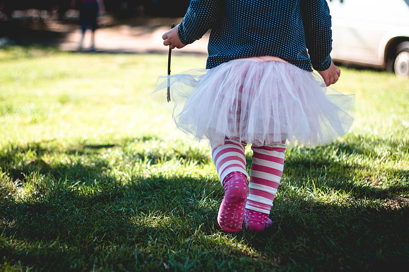 toddler girl wearing teal and white polka-dot long-sleeved shirt and white tutu skirt outfit walking on green sod at daytime, HD wallpaper
