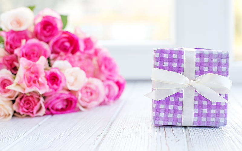 purple gift box, white silk bow, gifts, a bouquet of pink roses, beautiful flowers, roses, HD wallpaper