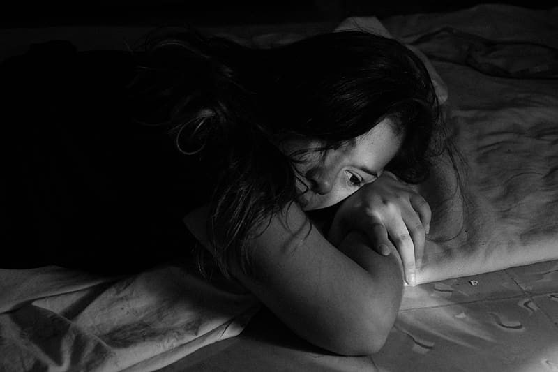 Sad Alone Depressed Woman In Bed, Sad Sleeping, HD wallpaper