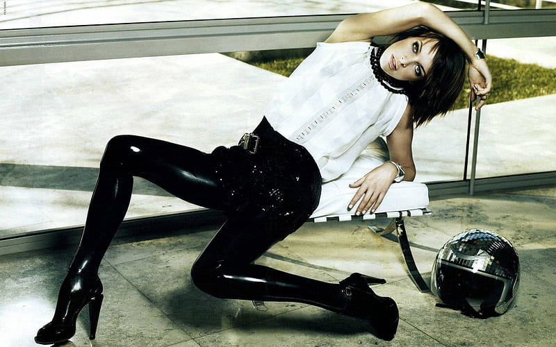 Milla Jovovich04, celebrity, cool, model, actress, people, fun, Milla Jovovich, HD wallpaper