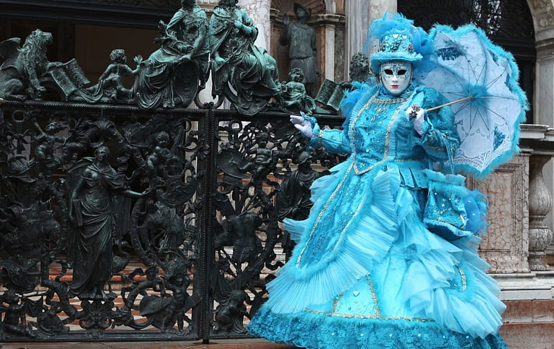 Venice Carnival, dress, umbrella, black, woman, hat, gates, mask, blue, HD wallpaper