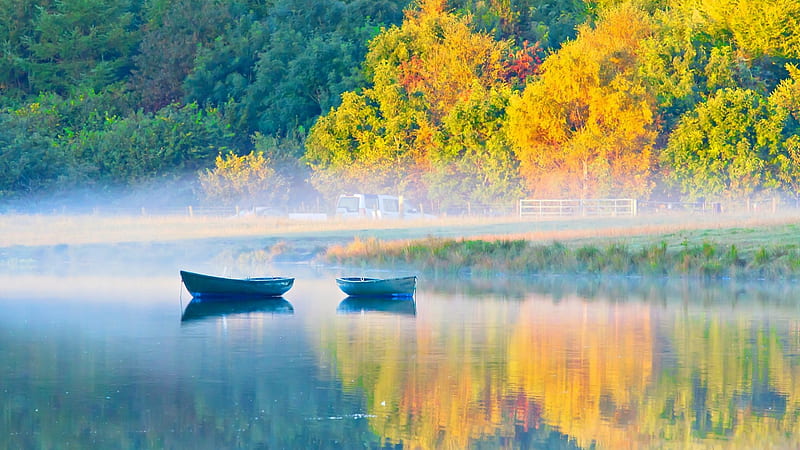 Peaceful Autumn Lake, fall, autumn, trees, lake, fog, boats, splendor, mountains, beauty, nature, misty, morning, reflection, HD wallpaper