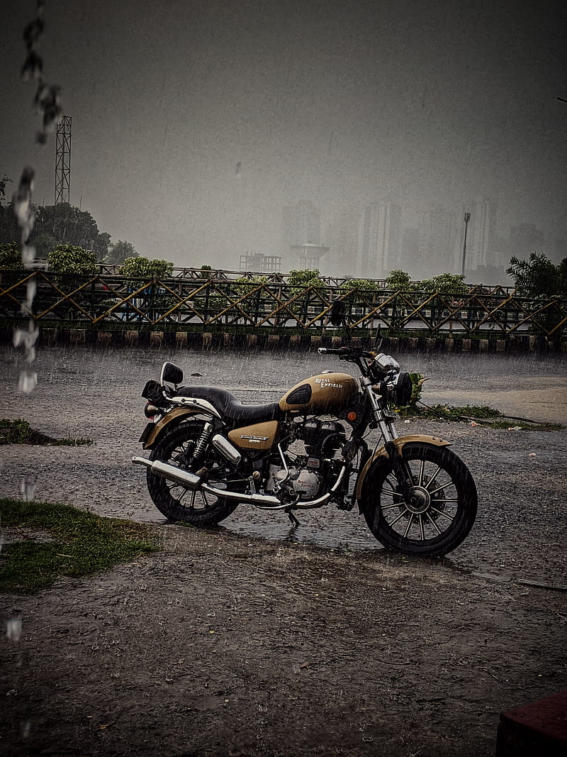Bike in rain, army color bike, biker, bullet, bullet 350, classic 350, rain, rainy day, rider, royal enfield, thunderbird 350, HD phone wallpaper