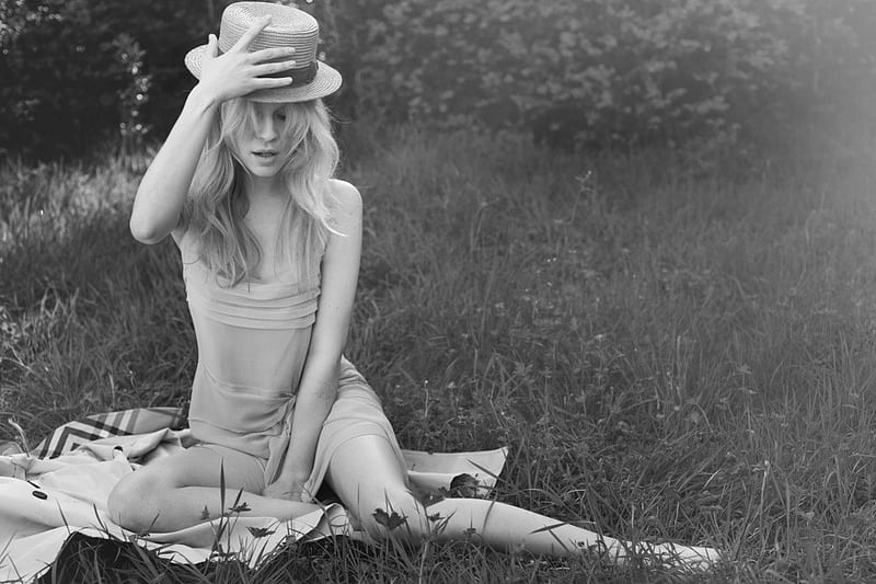 *, poetry, black and white, sweet blonde, hat, moods, graphy, gras, wp, girl, bw, portrait, sommer, field, HD wallpaper