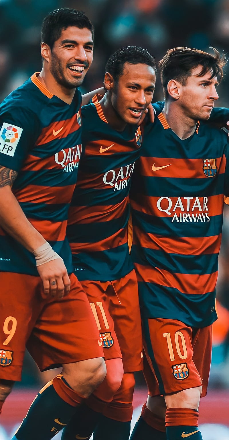 MSN: Đây là ba chữ cái viết tắt của ba cầu thủ Barca gồm Messi, Suarez và Neymar. Với sự kết hợp hoàn hảo giữa tốc độ, kỹ thuật, sức mạnh và khả năng xử lý bóng đỉnh cao, MSN đã tạo ra một trong những bộ ba công phá hùm xám kinh điển nhất lịch sử bóng đá. Hãy xem hình ảnh của họ để cảm nhận được sự hoàn hảo của bộ ba này.