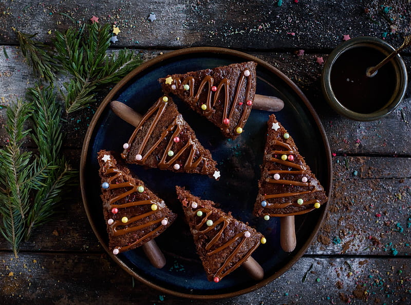 Christmas Chocolate Cake Ultra, Holidays, Christmas, Winter, Brown, Wood, Tree, Decoration, Cooking, Chocolate, Xmas, December, Festive, Holiday, Plate, cake, Celebration, Traditional, Food, dessert, rustic, bakery, homemade, baking, newyear, firtreebranch, foodart, PineTreeBranch, HD wallpaper