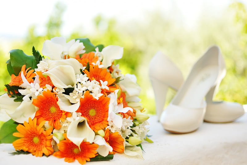 Wedding Time, bouquet, orange, flowers, calla lilies, white, white chrysanthemums, wedding, shoes, HD wallpaper