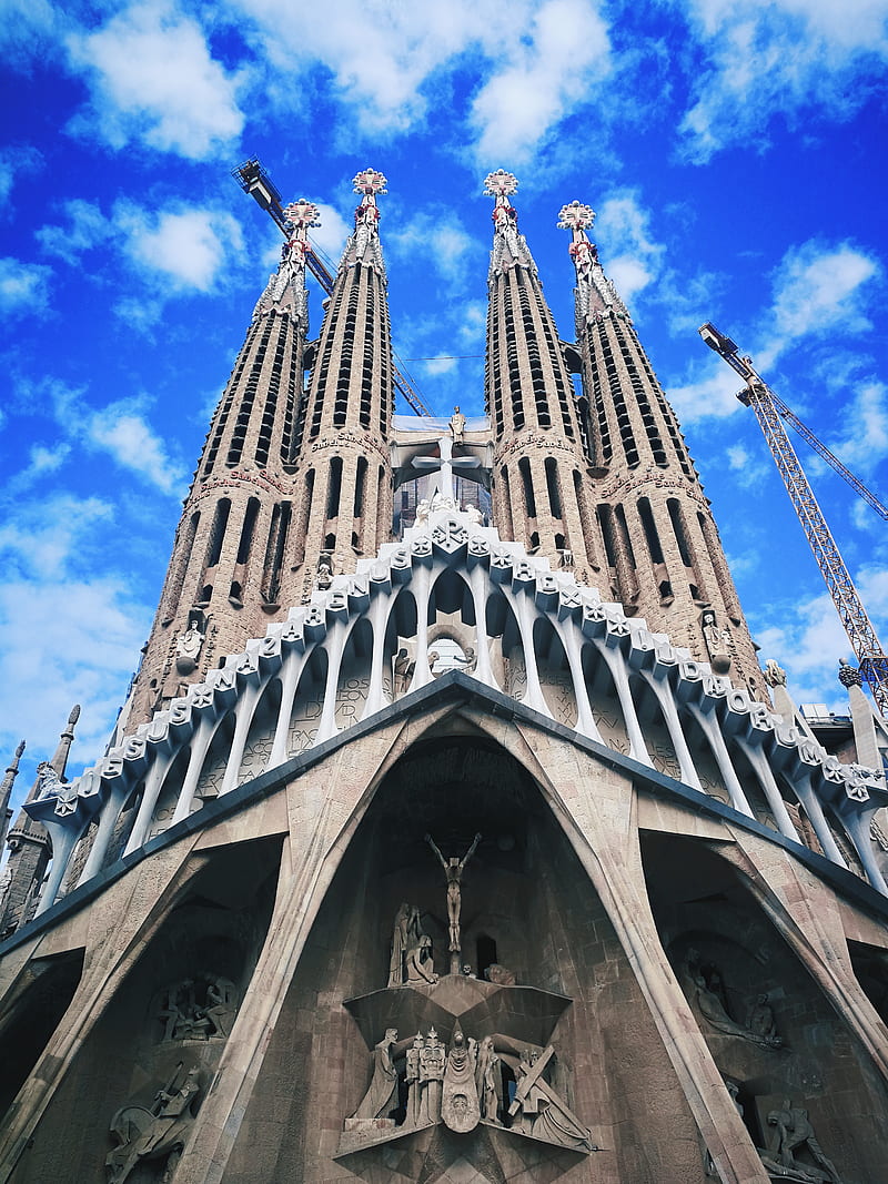 La Sagrada Familia, barcelone, blue, cathedral, church, construction, sky, tour, HD phone wallpaper